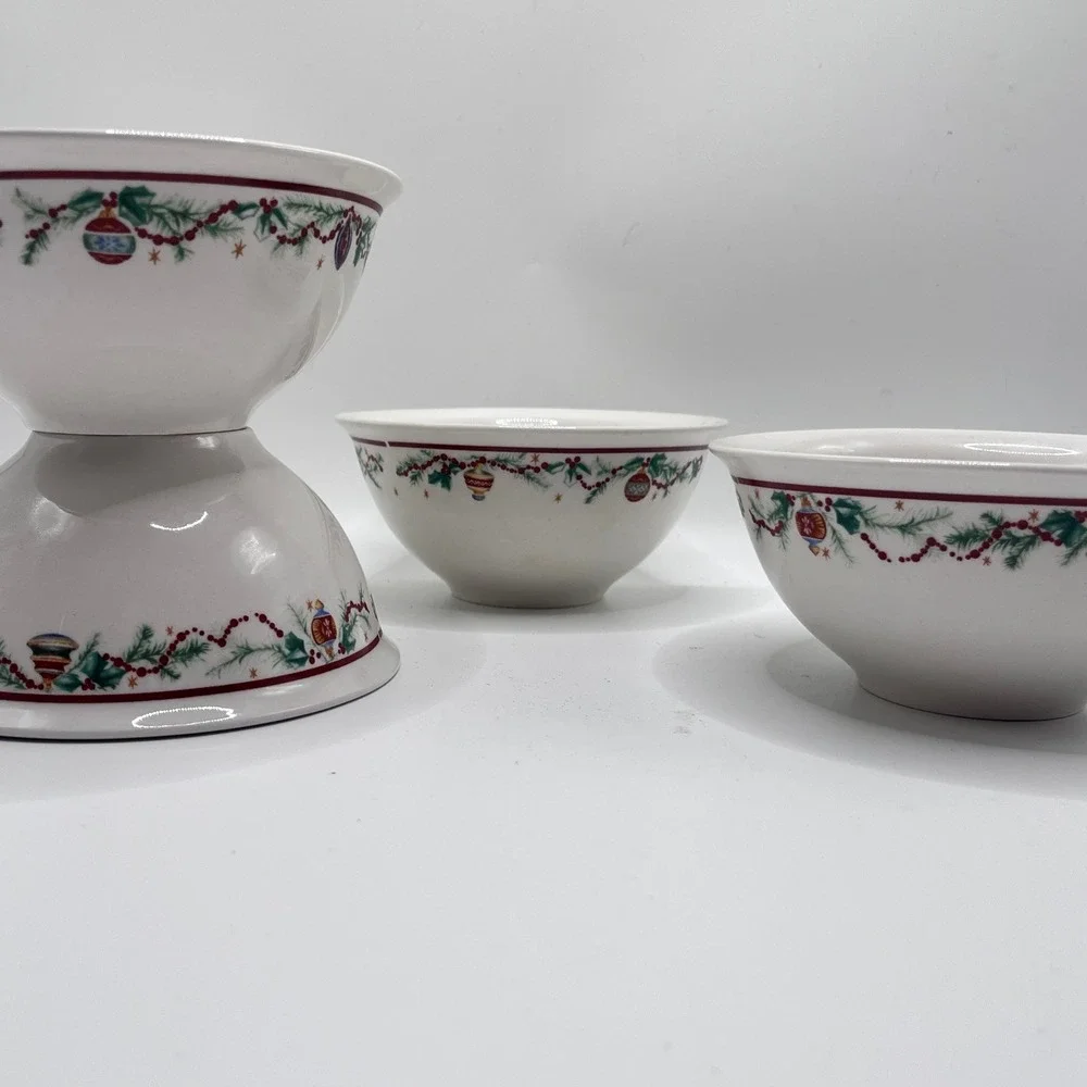 Farberware Holiday Treats 2125 Christmas Cereal Soup Bowls Set of 4 Ceramic